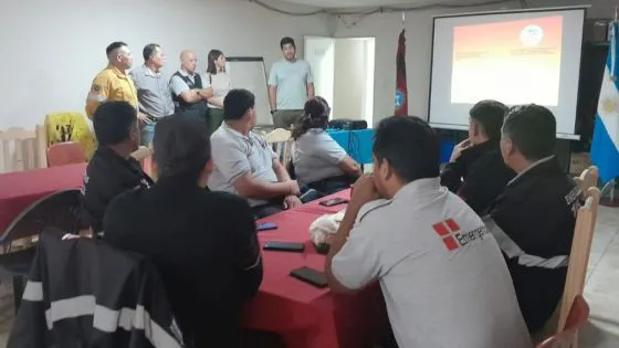 94980-defensa-civil-capacito-sobre-incendios-forestales-y-gestion-de-riesgos-a-la-municipalidad-de-salta