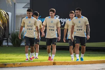 thiago-almada-julian-alvarez-gonzalo-montiel-y-TP6MQAPJO5CCJHK2CROXWRA54Y