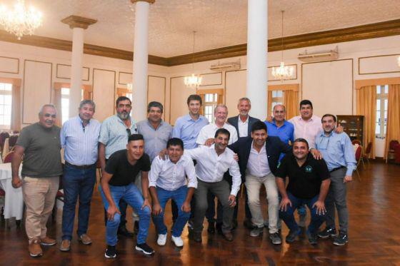 93882-el-gobierno-trabaja-para-fortalecer-clubes-de-futbol-de-la-provincia