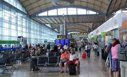 GENTE AEROPUERTO 1