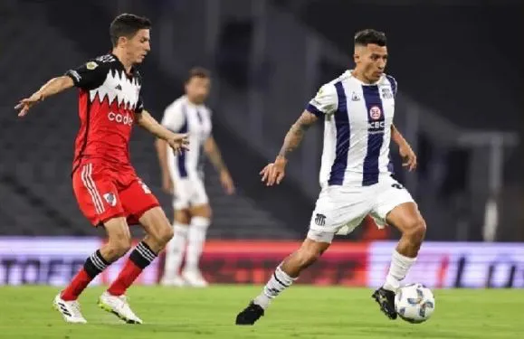 River-frente-a-Talleres-Copa-Libertadores-12-08-2024-750x375~2
