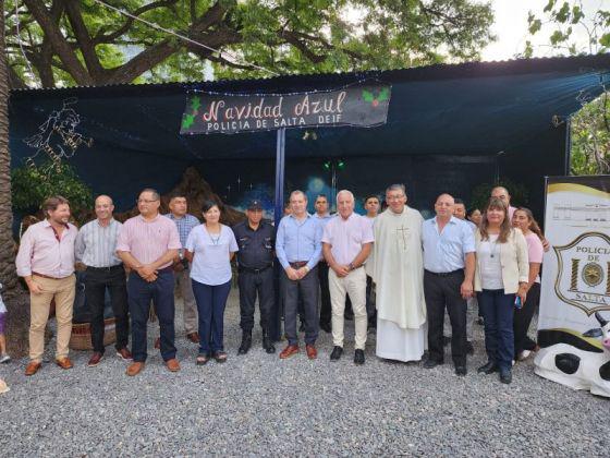 93380-con-la-apertura-del-pesebre-inicio-una-nueva-edicion-de-la-navidad-azul-de-la-policia-20231215001822