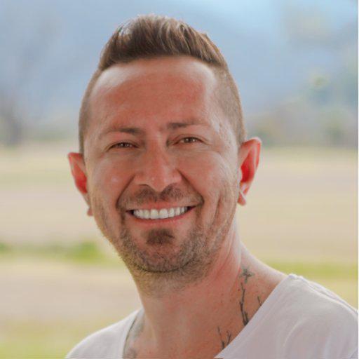 politica-adrian valenzuela