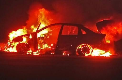 policiaes incendio auto