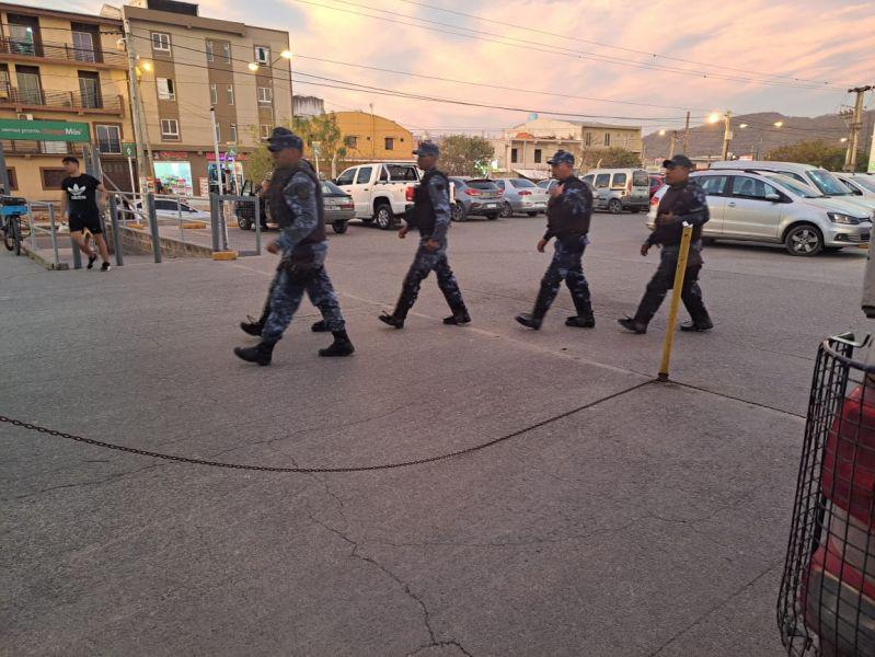 policias