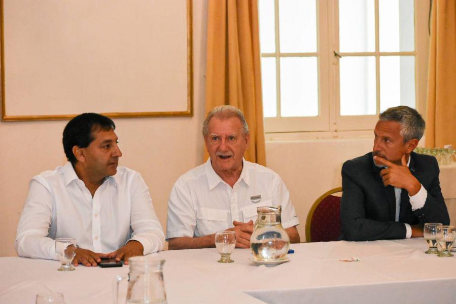 10684-el-gobierno-trabaja-para-fortalecer-clubes-de-futbol-de-la-provincia