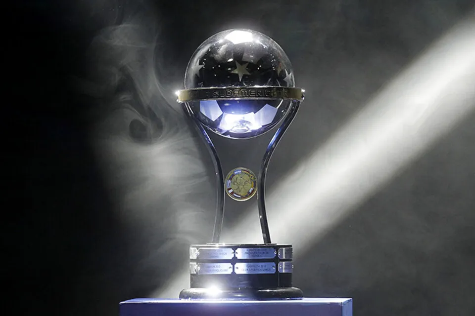 844495-sudamericana-20trofeo