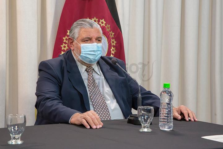 ministro de salud juan esteban