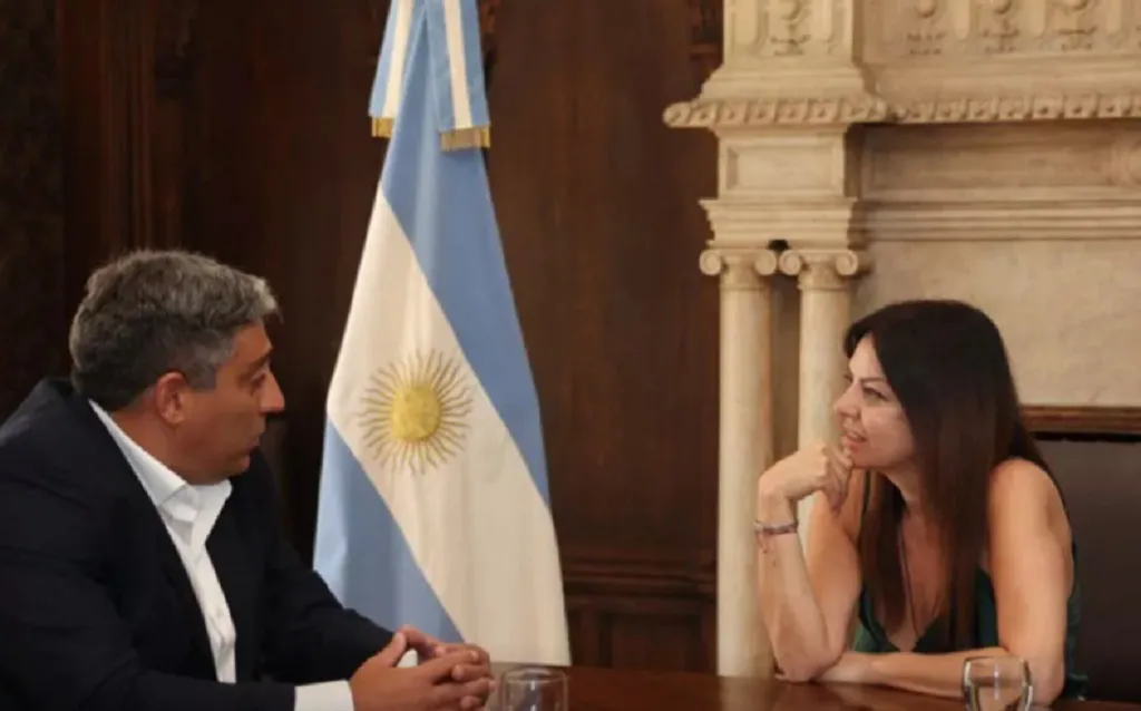 PoliticaMimessiySandra