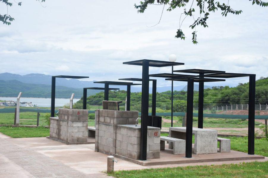 10669-abrio-sus-puertas-el-camping-y-el-parque-acuatico-de-el-prestamo-en-coronel-moldes