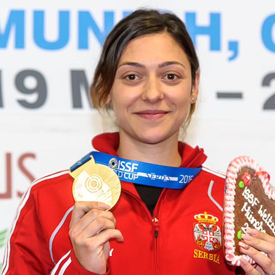 deportes-campeona de tiro