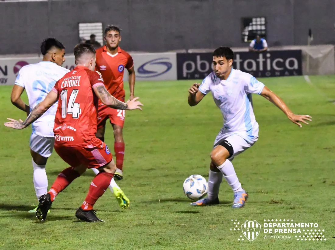115055-con-dos-jugadores-menos-gimnasia-y-tiro-perdio-ante-argentinos