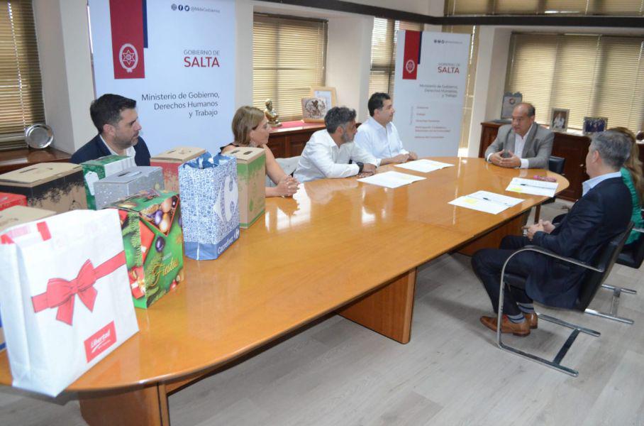 10297-el-gobierno-de-salta-firmo-un-convenio-con-cuatro-empresas-para-congelar-los-precios-de-la-canasta-navidenia